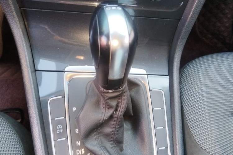 Used Volkswagen Golf 2018 230TSI Automatic Comfort Model Gear Lever
