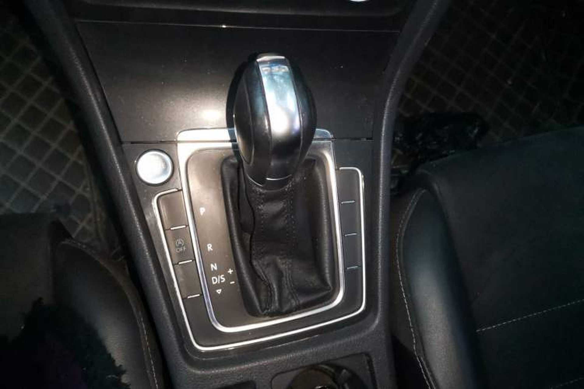 Used Volkswagen Golf 2018 230TSI Automatic Luxury Version Gear Lever