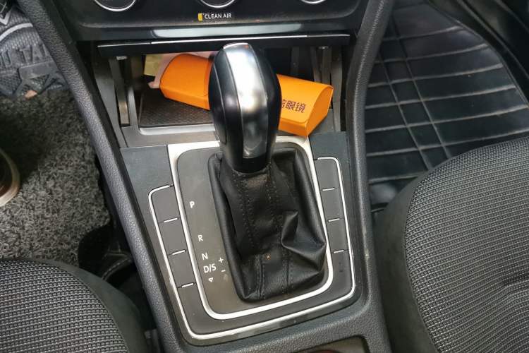 Used Volkswagen Golf 2018 1.6L Automatic Comfort Model Gear Lever