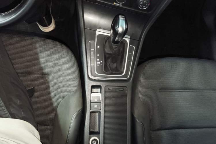 Used Volkswagen Golf 2018 230TSI Automatic Comfort Model Gear Lever