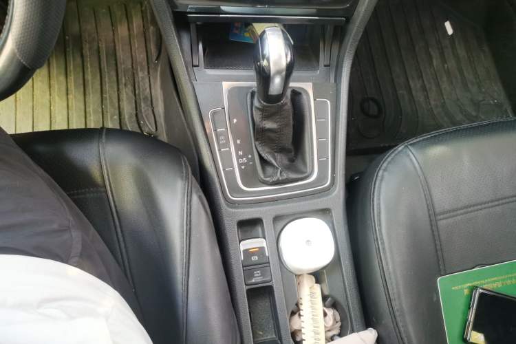 Used Volkswagen Golf 2018 230TSI Automatic Comfort Model Gear Lever