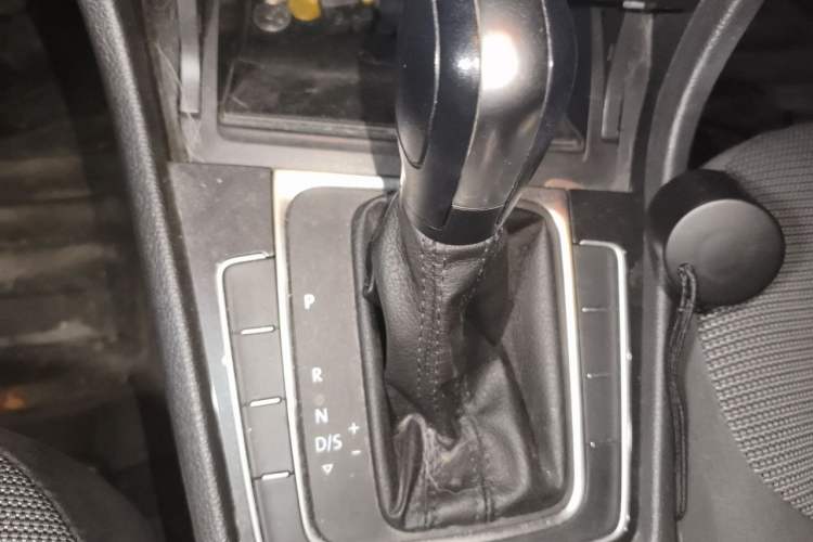 Used Volkswagen Golf 2018 1.6L Automatic Comfort Model Gear Lever