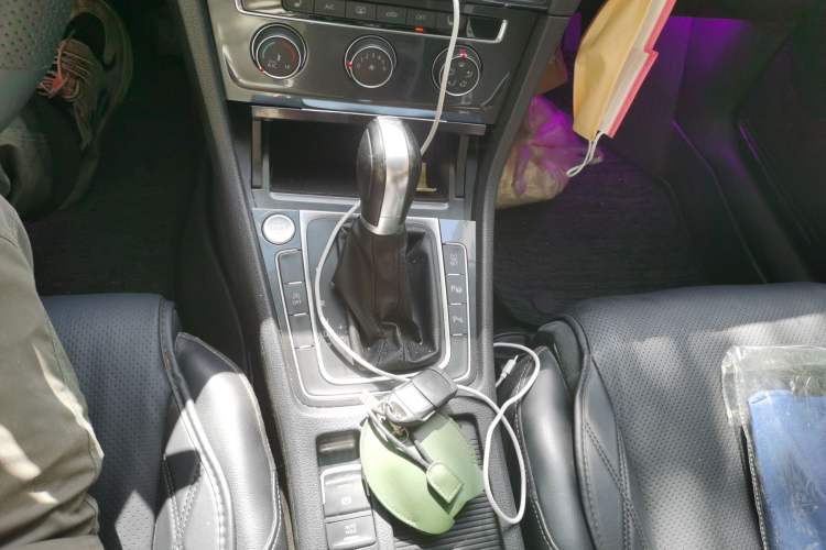 Used Volkswagen Golf 2018 230TSI Automatic Luxury Version Gear Lever