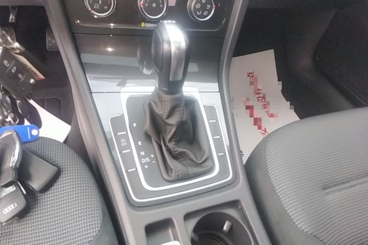 Used Volkswagen Golf 2018 230TSI Automatic Comfort Model Gear Lever