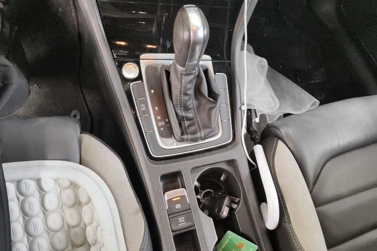 Used Volkswagen Golf 2018 280TSI Automatic R-Line Model Gear Lever