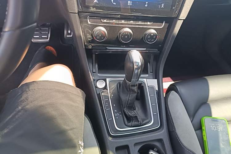 Used Volkswagen Golf 2018 280TSI Automatic R-Line Model Gear Lever
