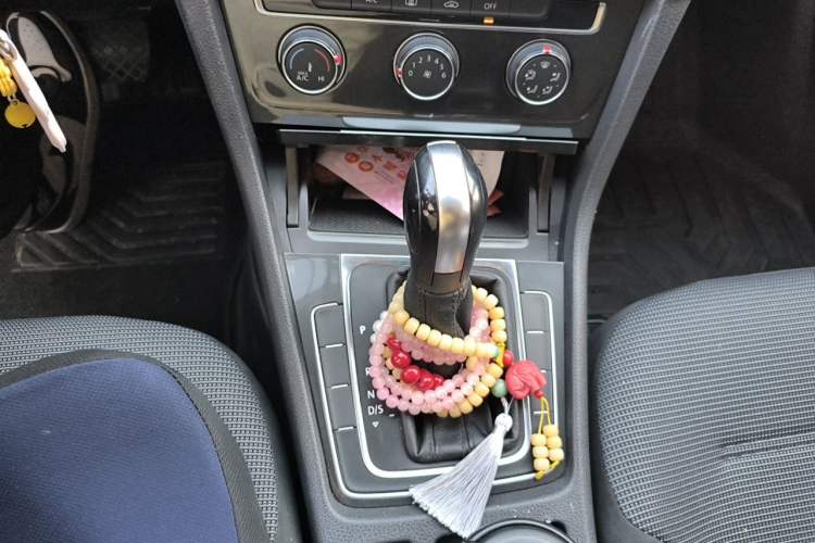 Used Volkswagen Golf 2018 1.6L Automatic Comfort Model Gear Lever