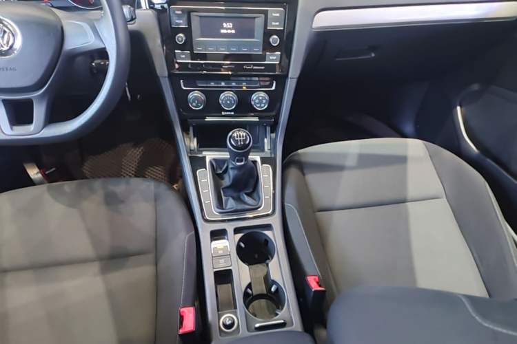 Used Volkswagen Golf 2018 1.6L Manual Fashion Edition Gear Lever