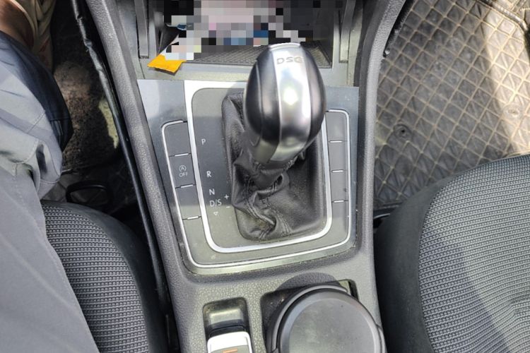 Used Volkswagen Golf 2018 230TSI Automatic Comfort Model Gear Lever