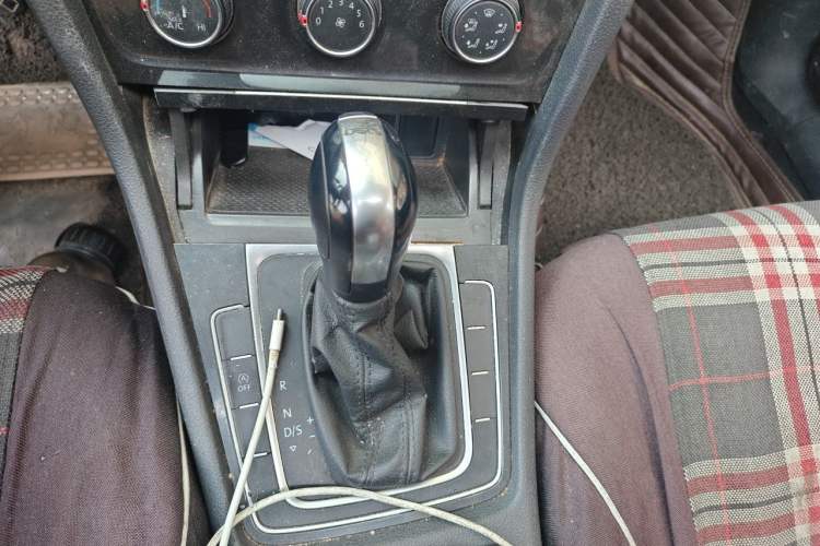 Used Volkswagen Golf 2018 230TSI Automatic Comfort Model Gear Lever