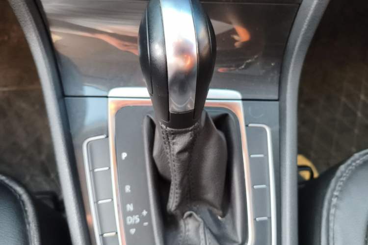 Used Volkswagen Golf 2018 1.6L Automatic Comfort Model Gear Lever