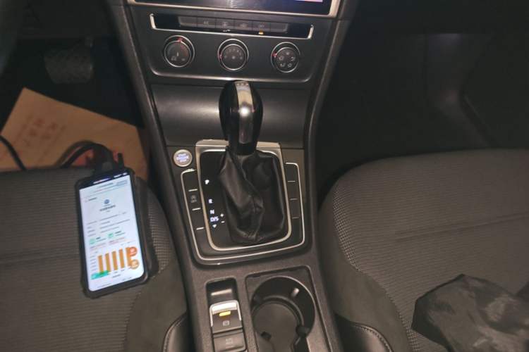 Used Volkswagen Golf 2018 230TSI Automatic Comfort Model Gear Lever