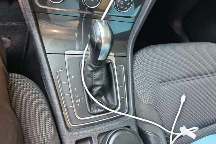 Used Volkswagen Golf 2018 1.6L Automatic Comfort Model Gear Lever