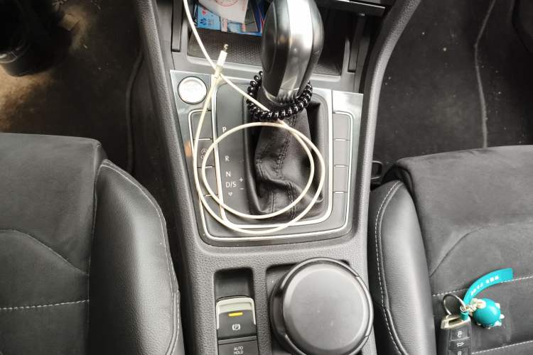 Used Volkswagen Golf 2018 230TSI Automatic Luxury Version Gear Lever