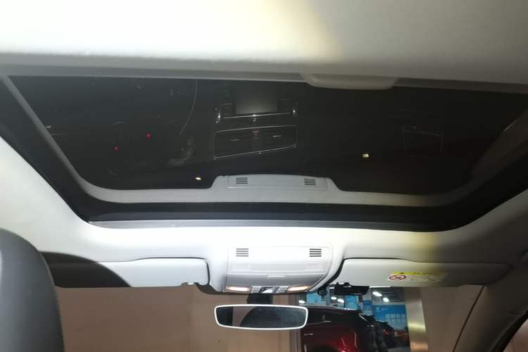 Used Volkswagen Golf 2018 230TSI Automatic Luxury Version Headliner