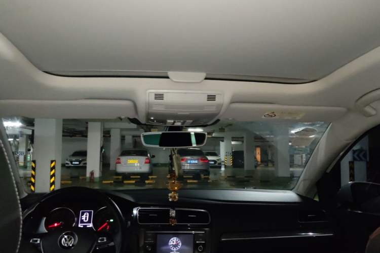 Used Volkswagen Golf 2018 230TSI Automatic Luxury Version Headliner