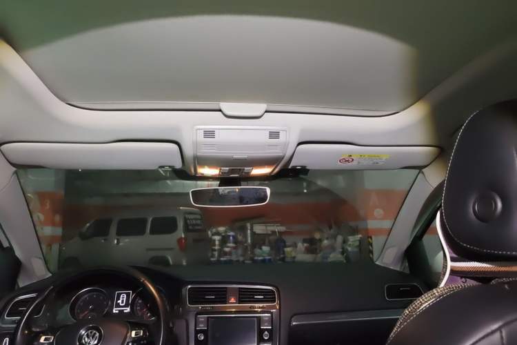 Used Volkswagen Golf 2018 230TSI Automatic Luxury Version Headliner