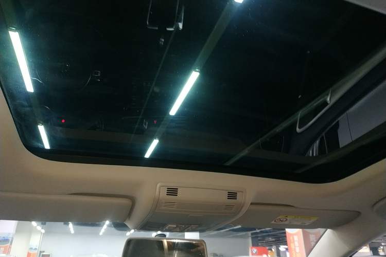 Used Volkswagen Golf 2018 230TSI Automatic Comfort Model Headliner