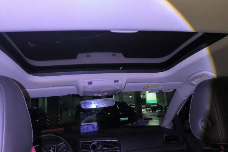 Used Volkswagen Golf 2018 230TSI Automatic Luxury Version Headliner