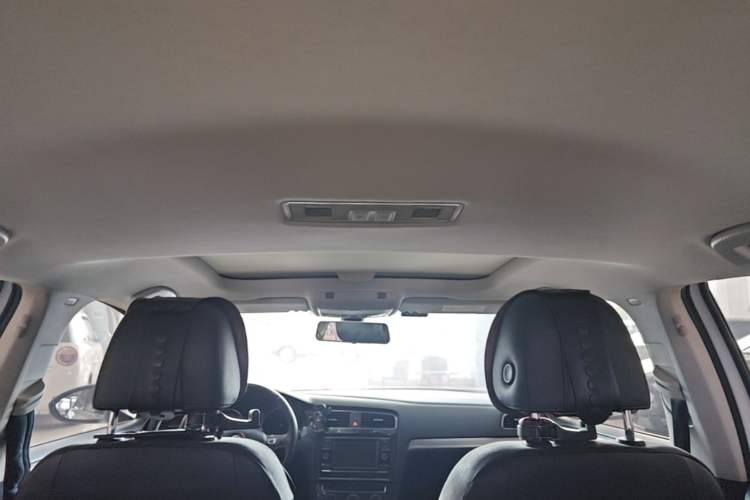 Used Volkswagen Golf 2018 230TSI Automatic Comfort Model Headliner