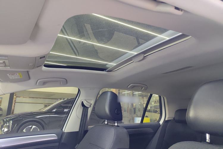 Used Volkswagen Golf 2018 230TSI Automatic Comfort Model Headliner