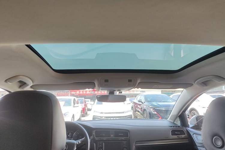 Used Volkswagen Golf 2018 230TSI Automatic Luxury Version Headliner