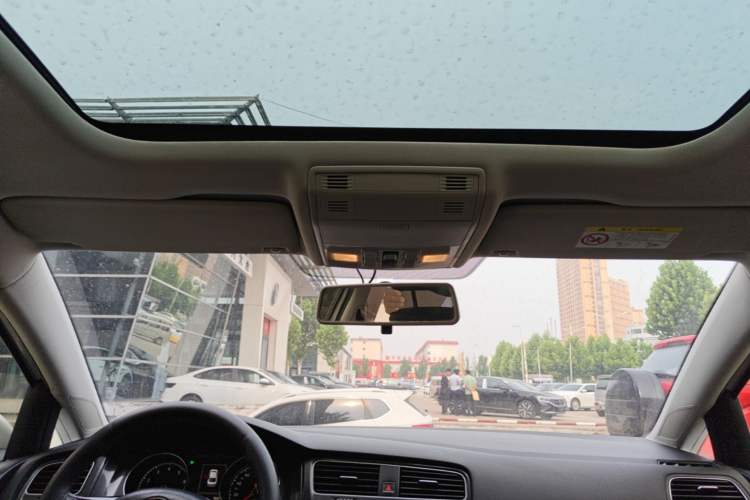 Used Volkswagen Golf 2018 230TSI Automatic Comfort Model Headliner