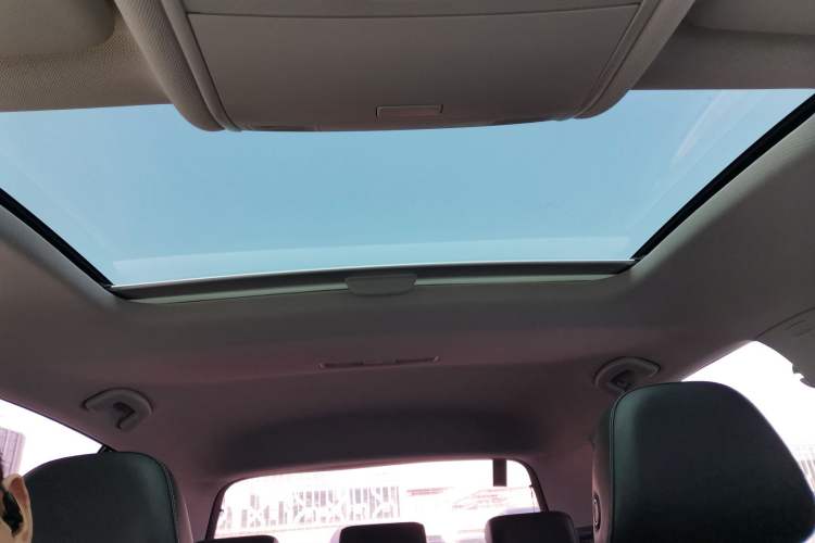 Used Volkswagen Golf 2018 230TSI Automatic Comfort Model Headliner