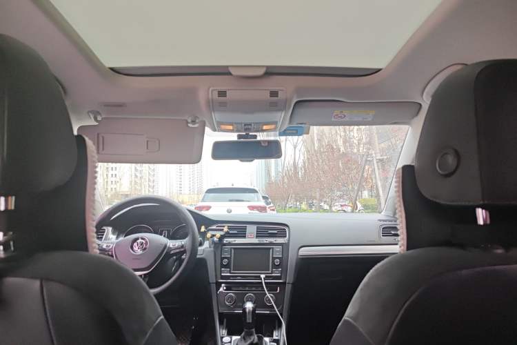 Used Volkswagen Golf 2018 1.6L Automatic Comfort Model Headliner