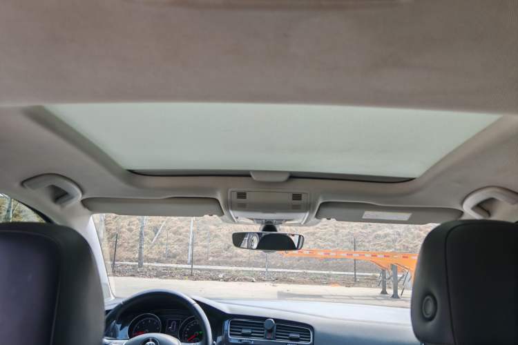 Used Volkswagen Golf 2018 230TSI Automatic Luxury Version Headliner