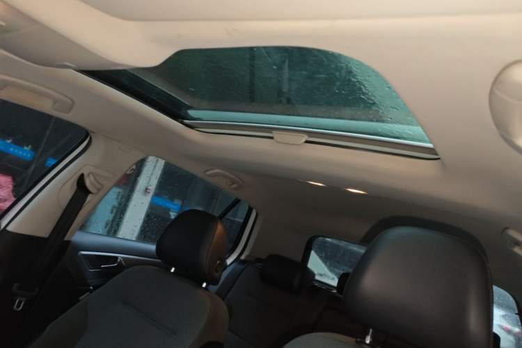Used Volkswagen Golf 2018 230TSI Automatic Comfort Model Headliner