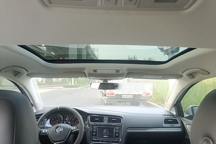Used Volkswagen Golf 2018 230TSI Automatic Luxury Version Headliner
