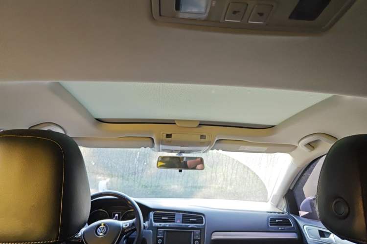 Used Volkswagen Golf 2018 230TSI Automatic Comfort Model Headliner