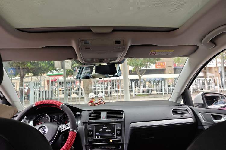 Used Volkswagen Golf 2018 230TSI Automatic Comfort Model Headliner