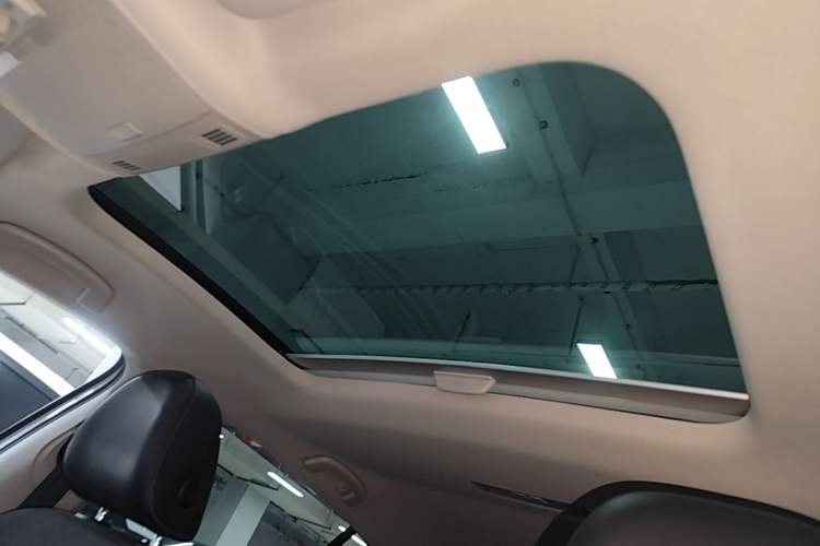 Used Volkswagen Golf 2018 230TSI Automatic Comfort Model Headliner