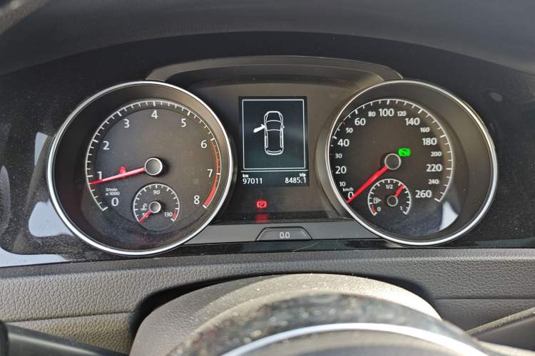 Used Volkswagen Golf 2018 280TSI Automatic R-Line Model Instrument Cluster