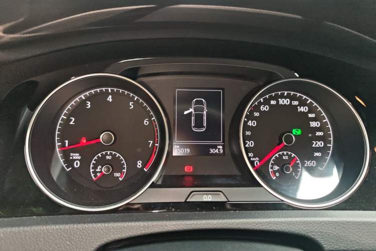 Used Volkswagen Golf 2018 280TSI Automatic R-Line Model Instrument Cluster