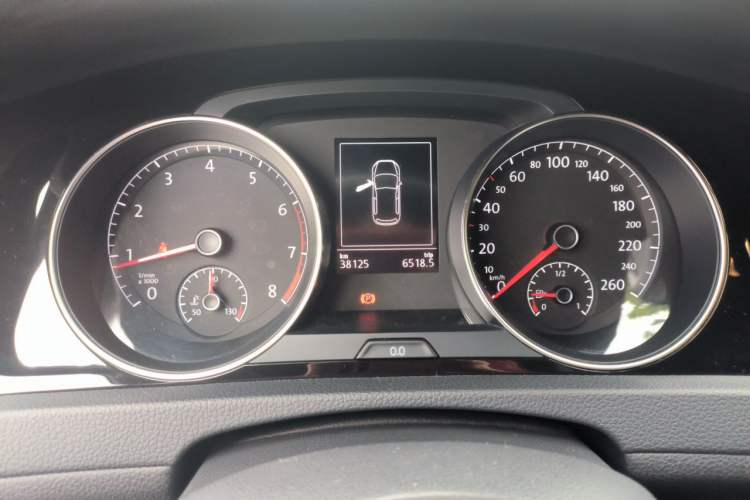 Used Volkswagen Golf 2018 280TSI Automatic R-Line Model Instrument Cluster