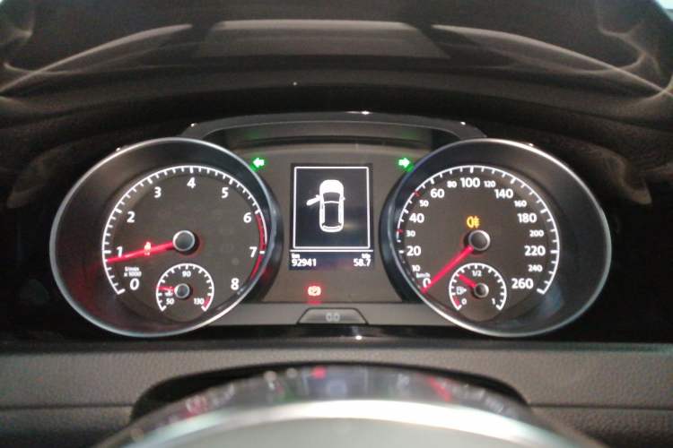 Used Volkswagen Golf 2018 280TSI Automatic R-Line Model Instrument Cluster