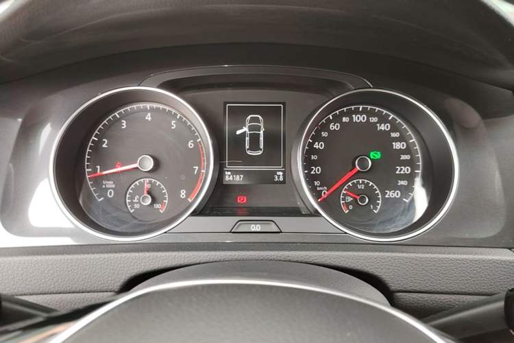 Used Volkswagen Golf 2018 230TSI Automatic Luxury Version Instrument Cluster
