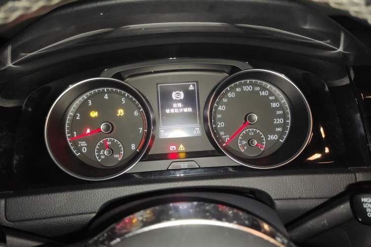 Used Volkswagen Golf 2018 280TSI Automatic R-Line Model Instrument Cluster