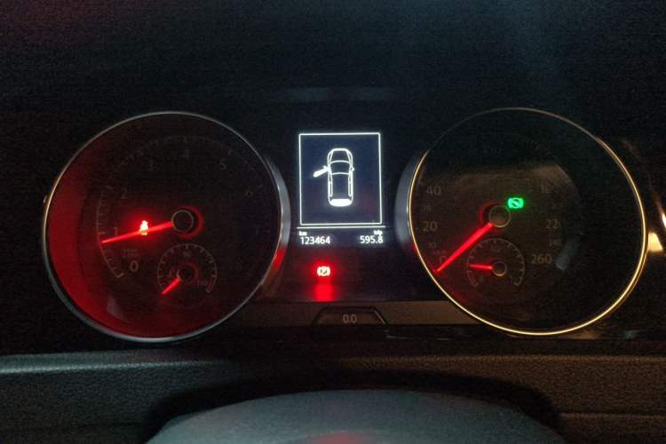 Used Volkswagen Golf 2018 280TSI Automatic R-Line Model Instrument Cluster