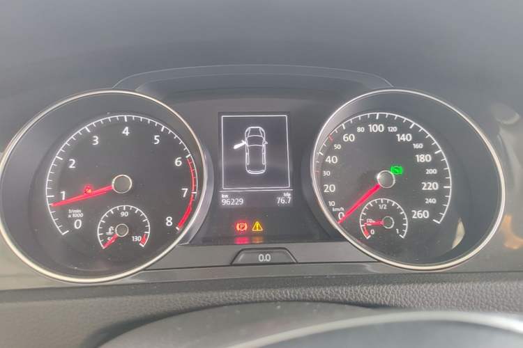 Used Volkswagen Golf 2018 230TSI Automatic Luxury Version Instrument Cluster