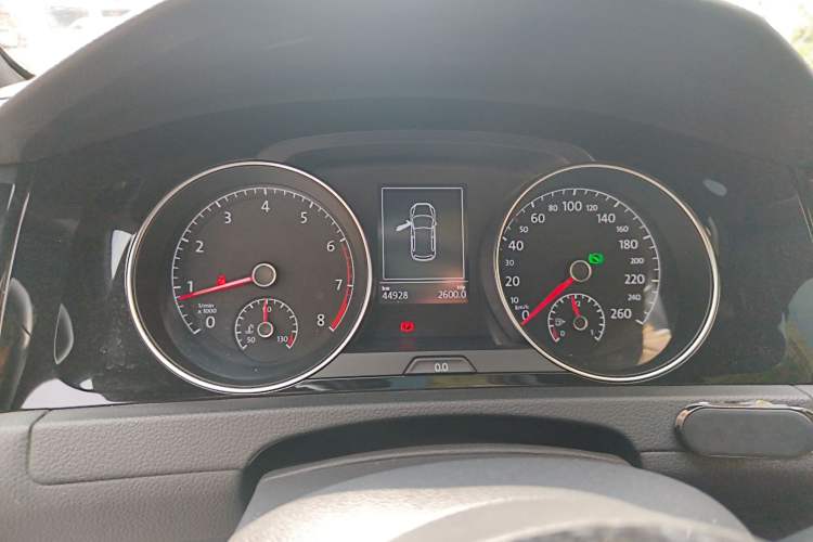 Used Volkswagen Golf 2018 280TSI Automatic R-Line Model Instrument Cluster