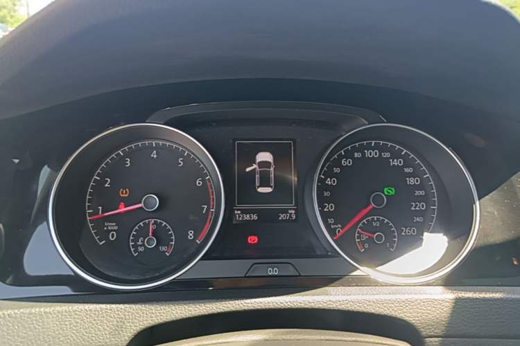 Used Volkswagen Golf 2018 280TSI Automatic R-Line Model Instrument Cluster