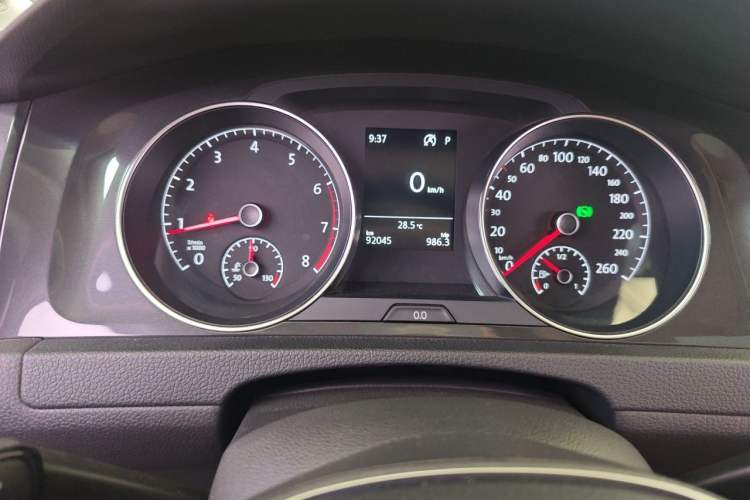 Used Volkswagen Golf 2018 230TSI Automatic Luxury Version Instrument Cluster