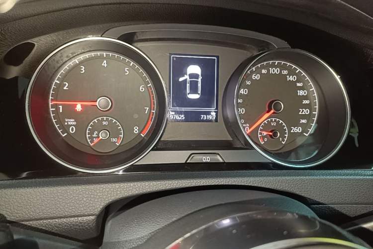 Used Volkswagen Golf 2018 280TSI Automatic R-Line Model Instrument Cluster
