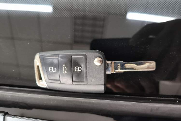 Used Volkswagen Golf 2018 230TSI Automatic Luxury Version Interior 1