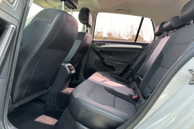 Used Volkswagen Golf 2018 230TSI Automatic Comfort Model Interior 1
