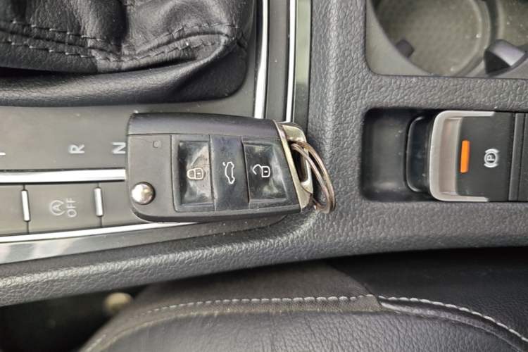 Used Volkswagen Golf 2018 230TSI Automatic Luxury Version Interior 1